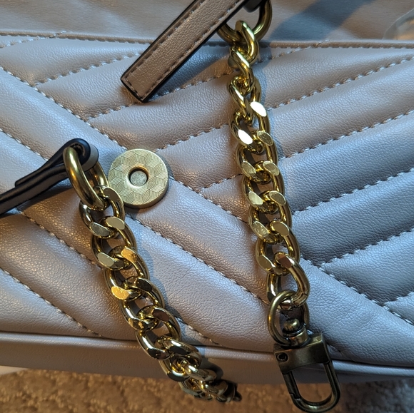 T B crossbody bag - Picture 2 of 4